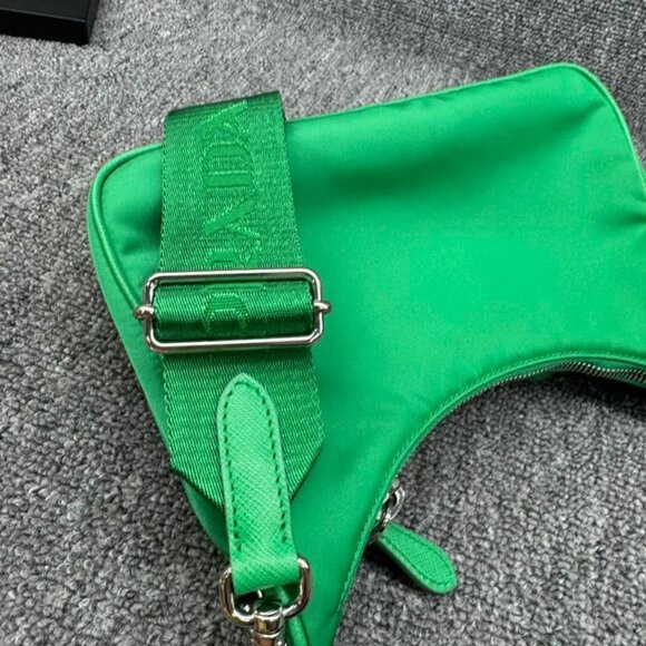 PRADA Re-edition Green W/P Nylon Shoulder Bag ccofb799-102525 - Picture 3 of 14